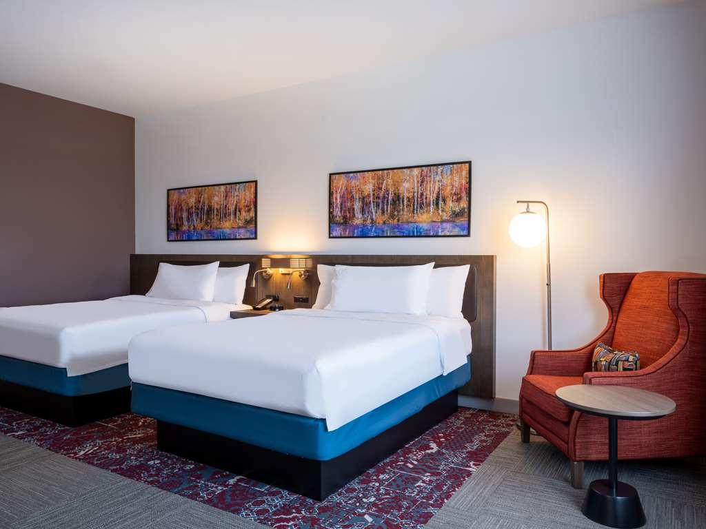 Hilton Garden Inn Jeffersonville Louisville North Room photo