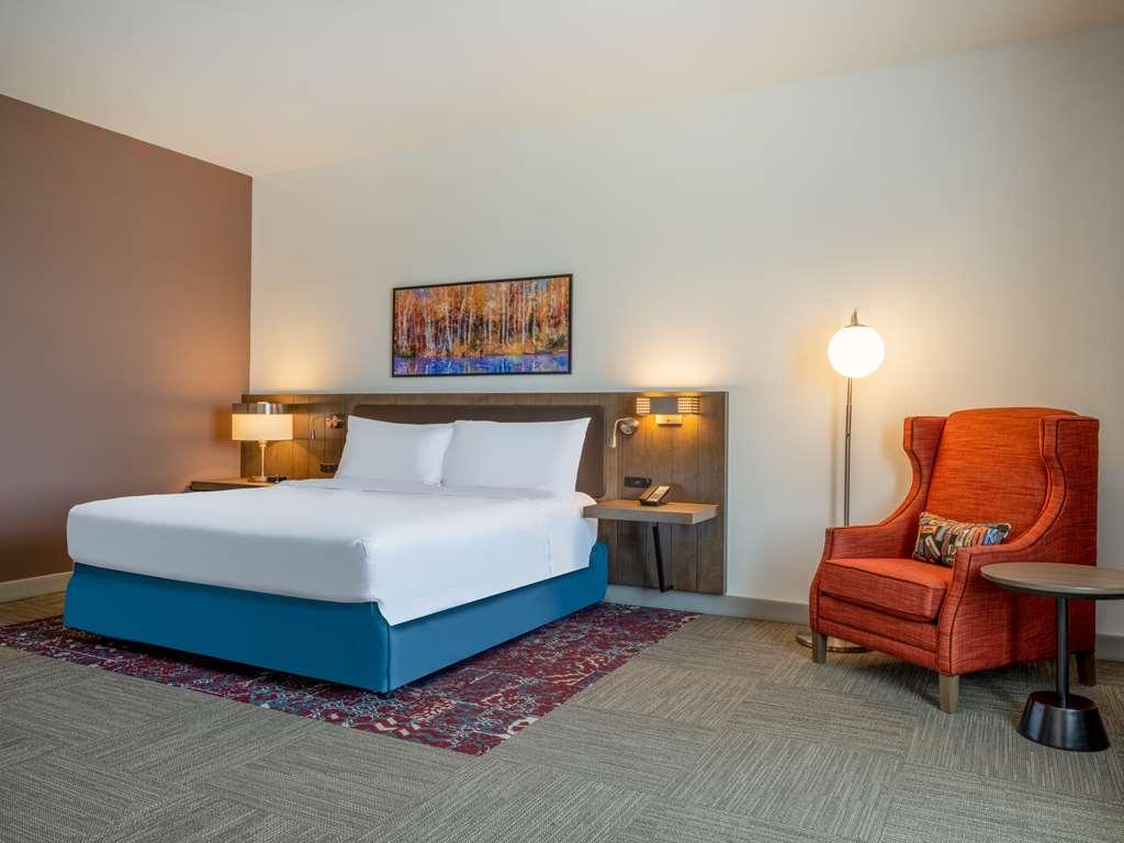 Hilton Garden Inn Jeffersonville Louisville North Room photo