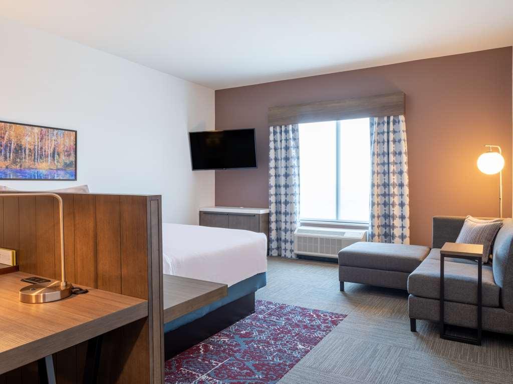 Hilton Garden Inn Jeffersonville Louisville North Room photo