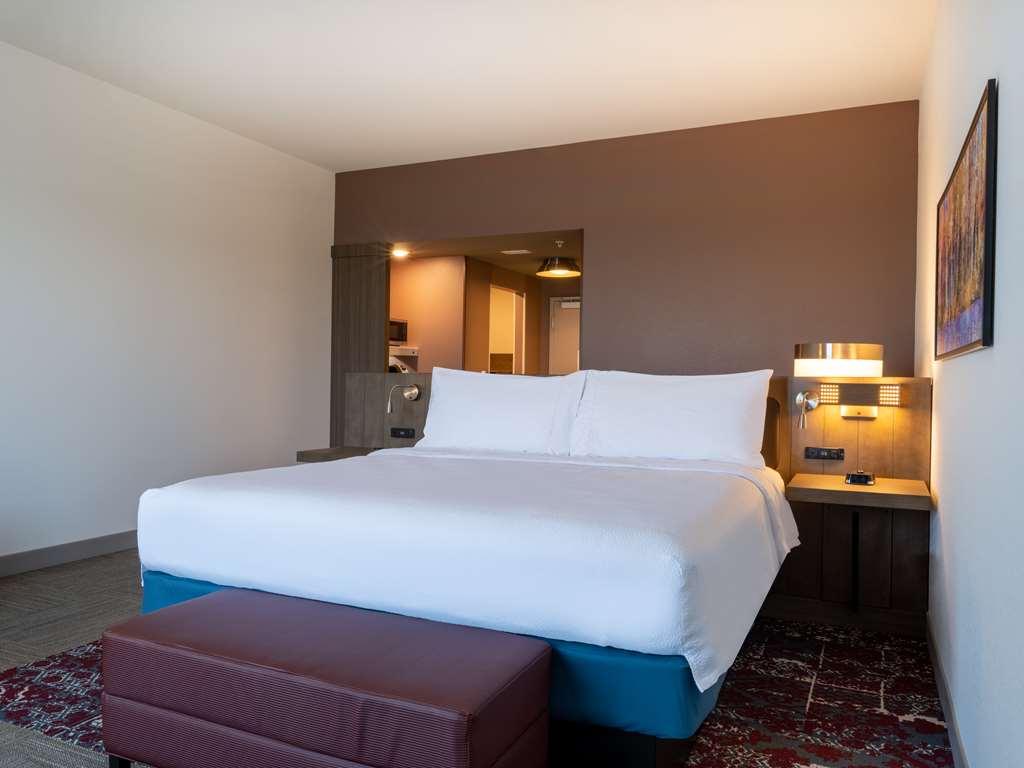 Hilton Garden Inn Jeffersonville Louisville North Room photo