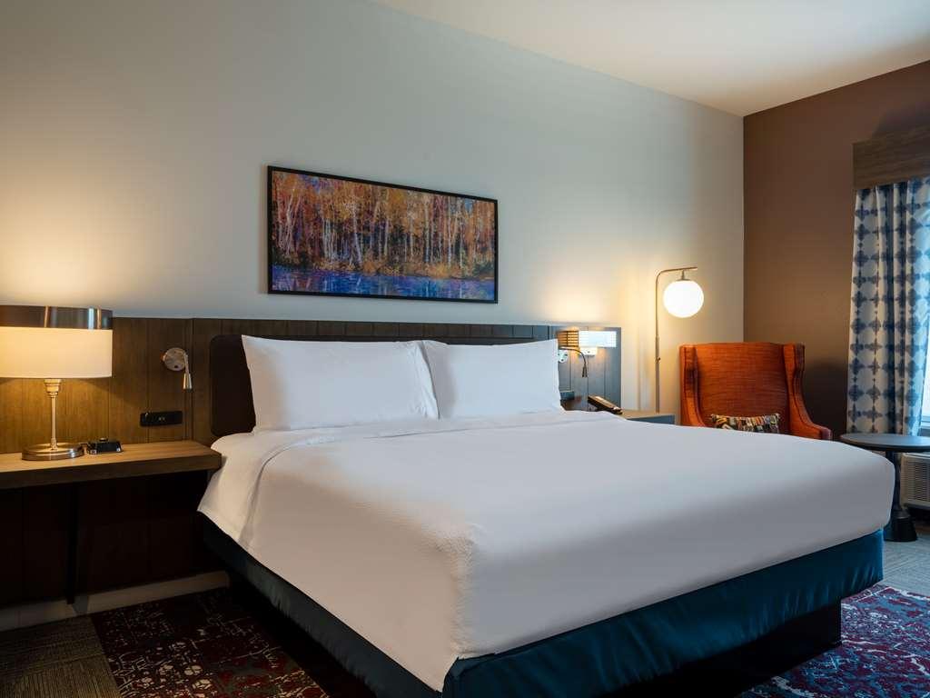 Hilton Garden Inn Jeffersonville Louisville North Room photo