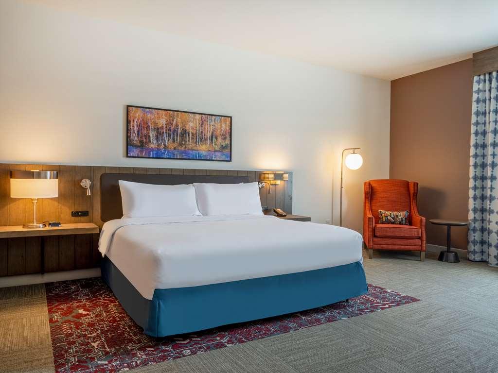 Hilton Garden Inn Jeffersonville Louisville North Room photo